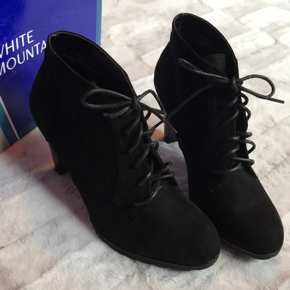 NIB White Mountain Booties